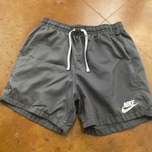 Men’s Nike shorts size large